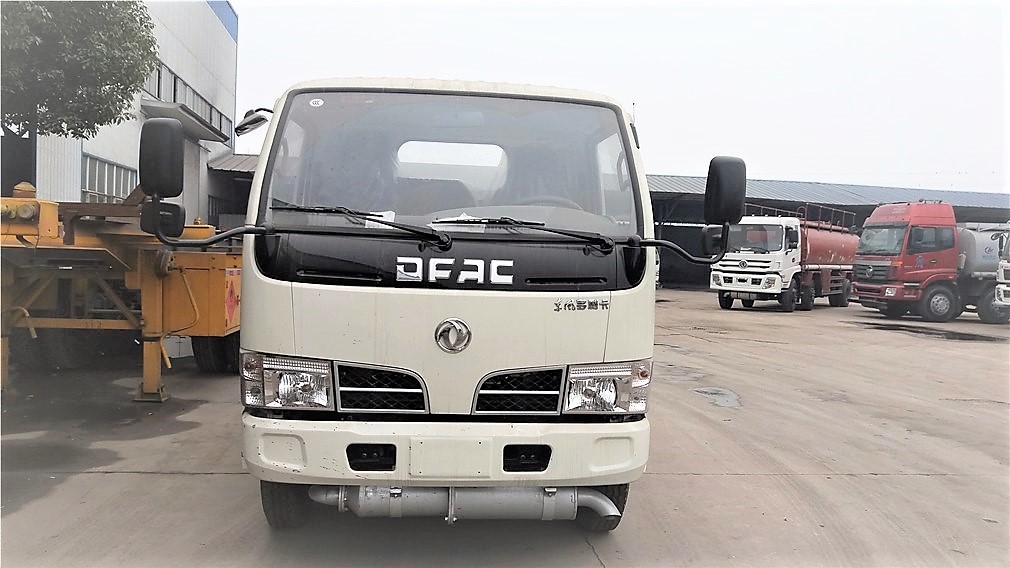 2.5方東風(fēng)小多利卡加油車