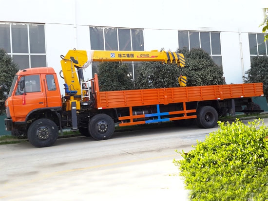 東風153小三軸隨車吊