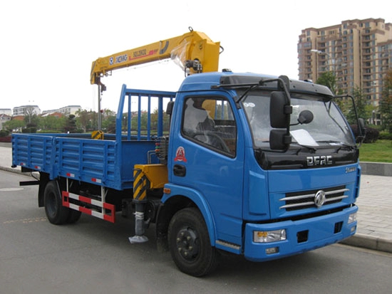 東風多利卡隨車吊