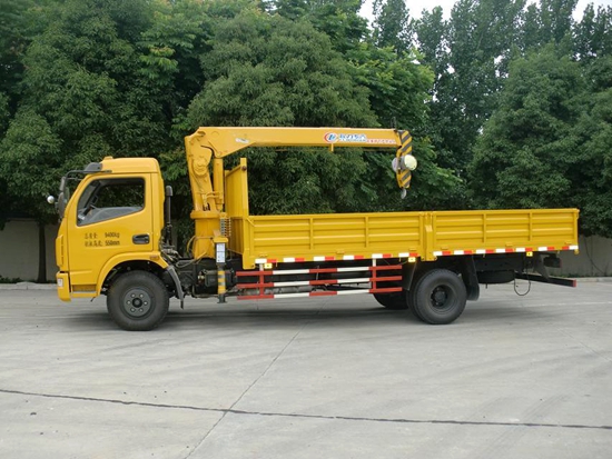 東風多利卡隨車吊