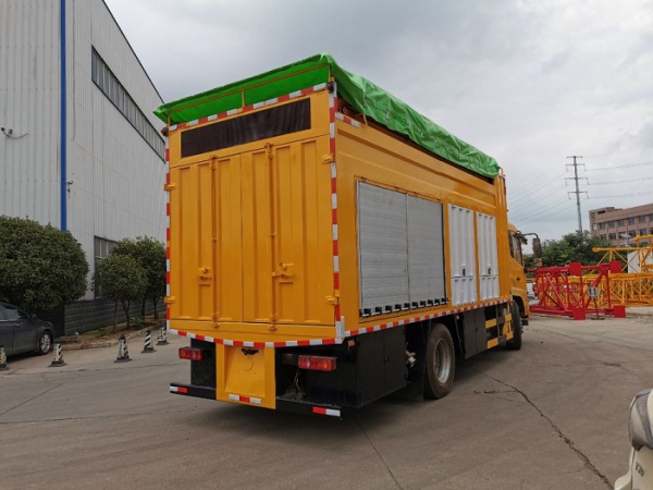 東風(fēng)天錦新型污泥處理車